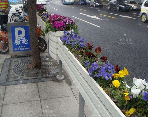 人行道隔離花箱 人行道隔離花箱